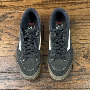 Men’s Vans Berle size 12.